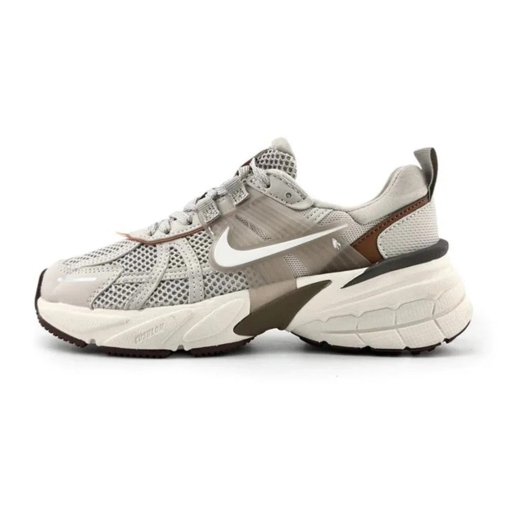 Nike V2K Run — Beige/Blanco