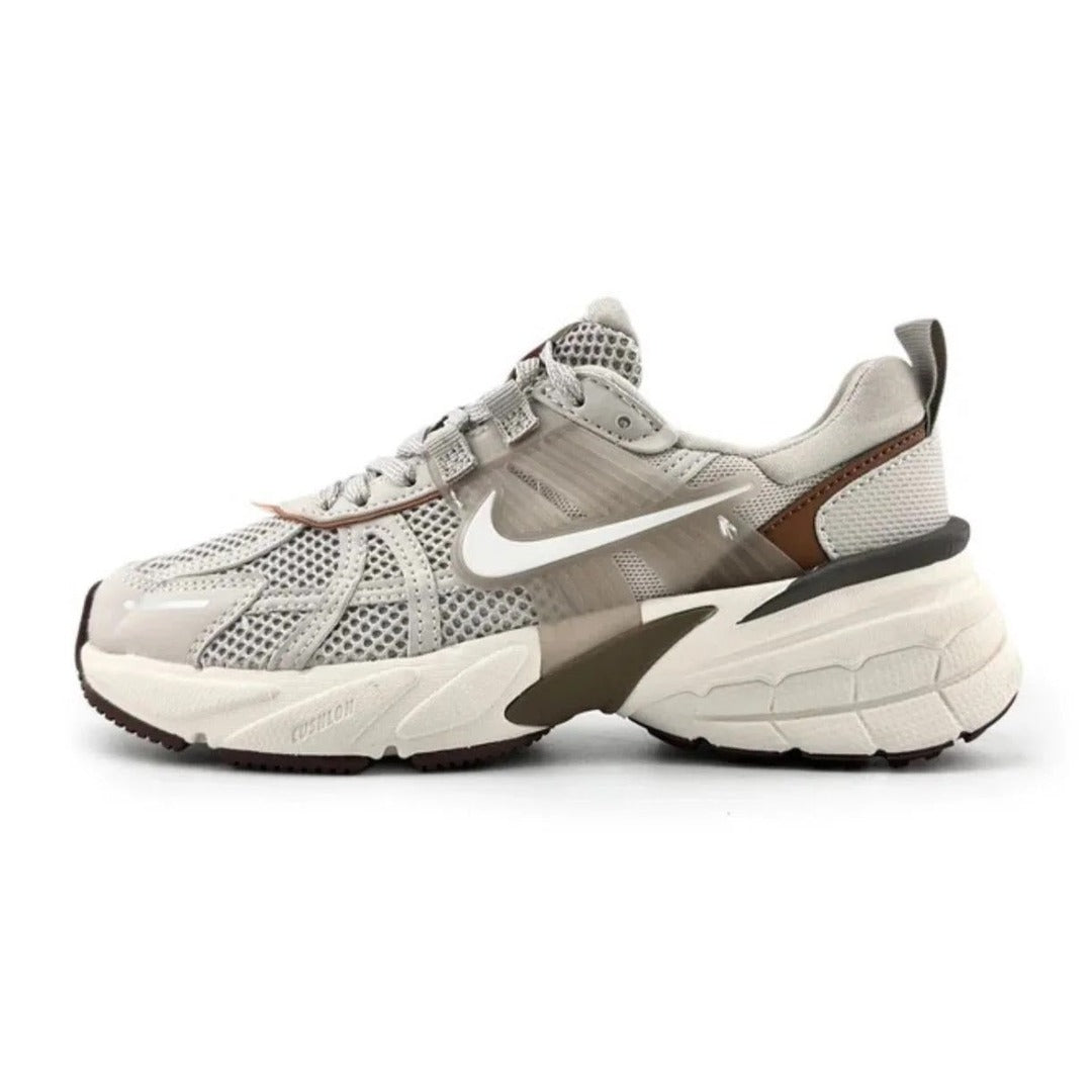 Nike V2K Run — Beige/Blanco