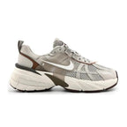 Nike V2K Run — Beige/Blanco