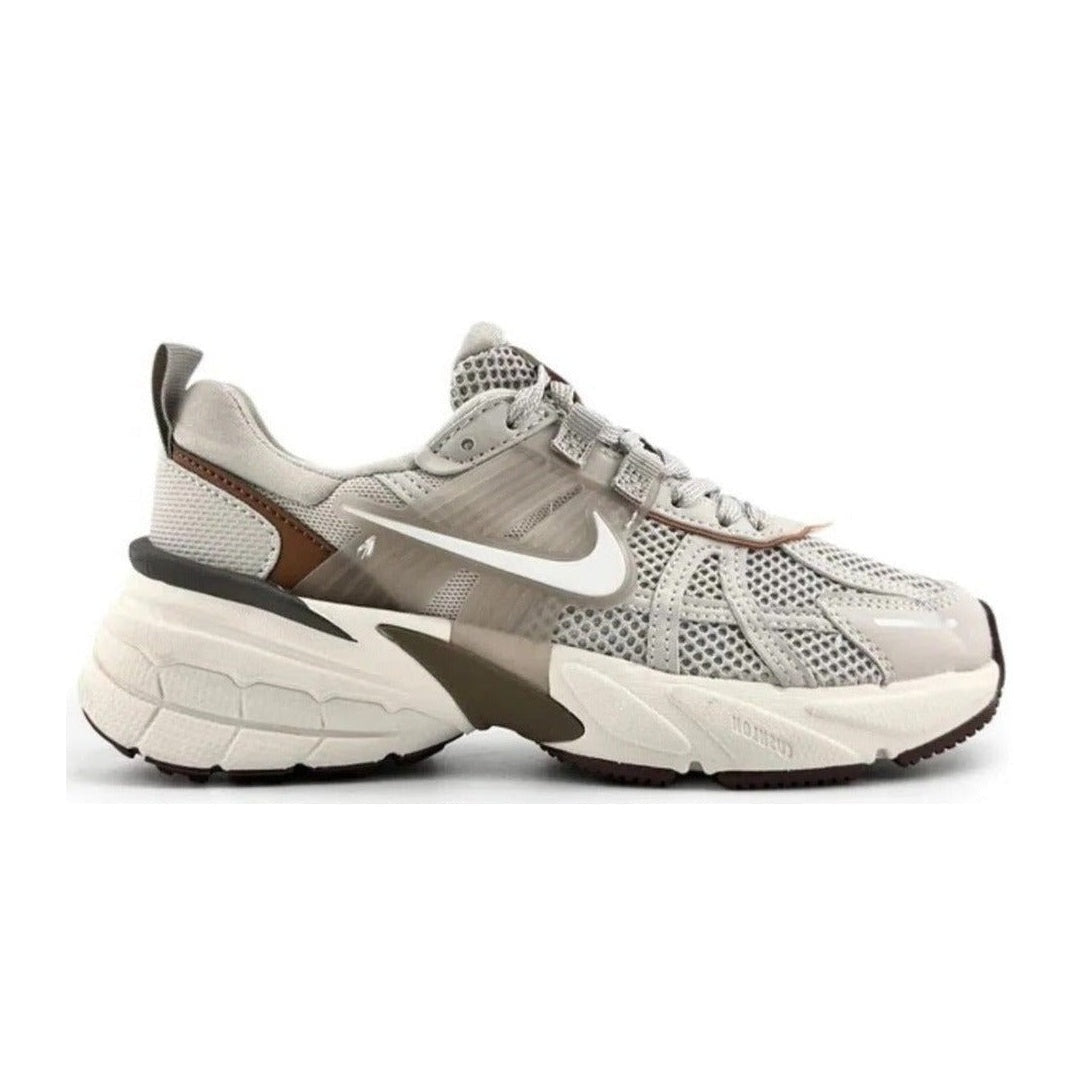 Nike V2K Run — Beige/Blanco